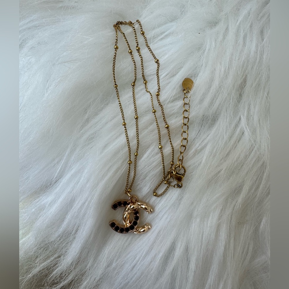 CHANEL BUNDLE WALLET & NECKLACE - Picture 8 of 11